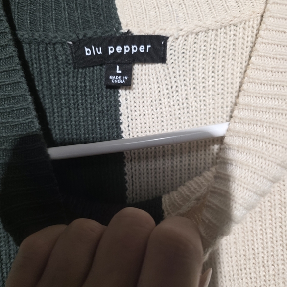 Blu Pepper Green and Cream Colorblock Sweater Size Large PTP 26 - Picture 4 of 5